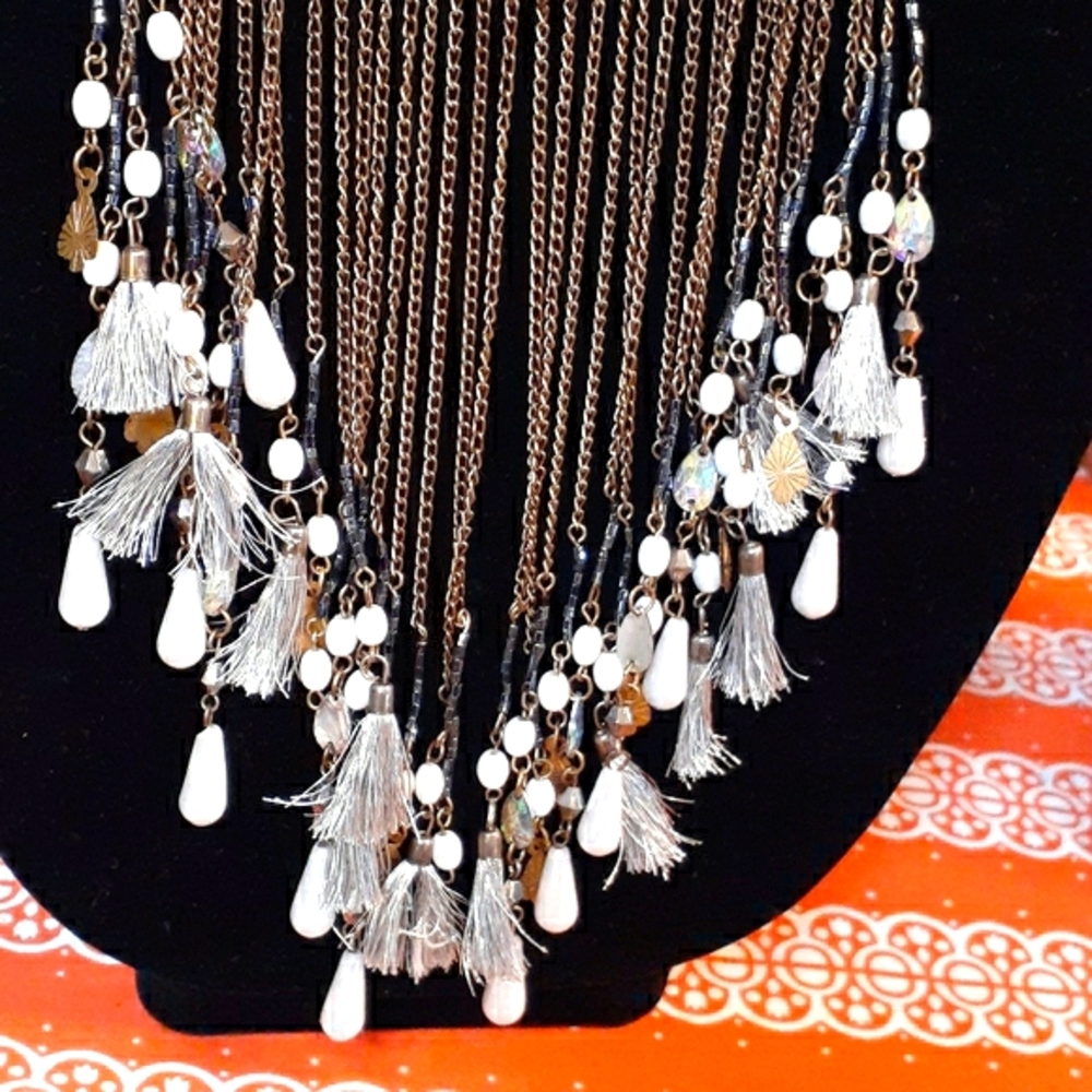 💢SALE 💢Gorgeous bib necklace.🌺 - Picture 4 of 5